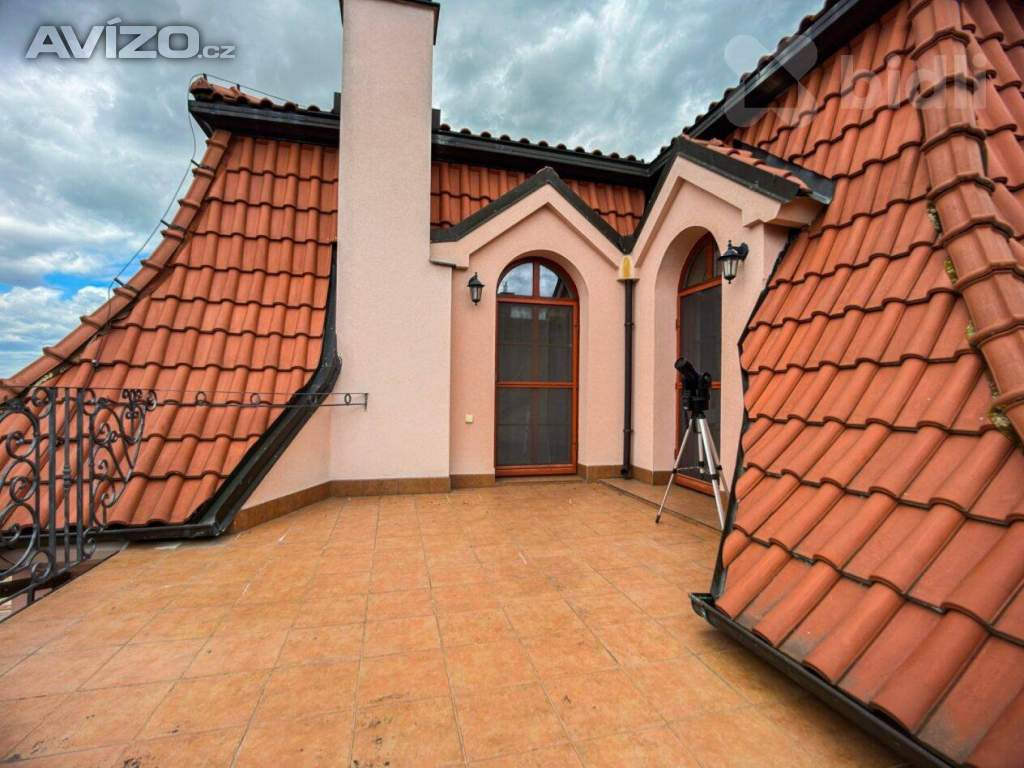 Foto inzerátu Prostorný rodinný dům 5+1, 256 m2, zahrada 1249 m2, Středokluky