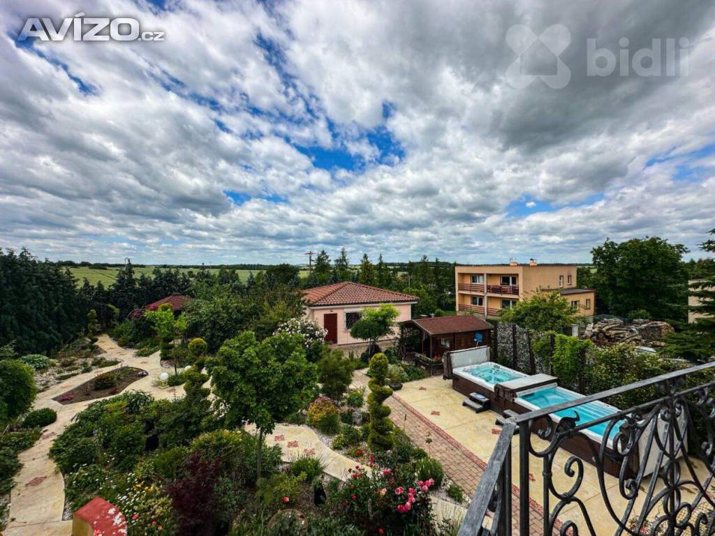 Foto inzerátu Prostorný rodinný dům 5+1, 256 m2, zahrada 1249 m2, Středokluky