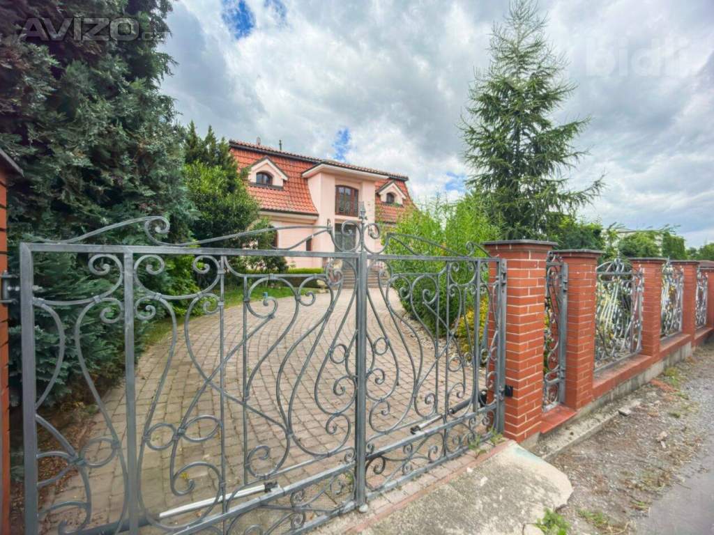 Foto inzerátu Prostorný rodinný dům 5+1, 256 m2, zahrada 1249 m2, Středokluky