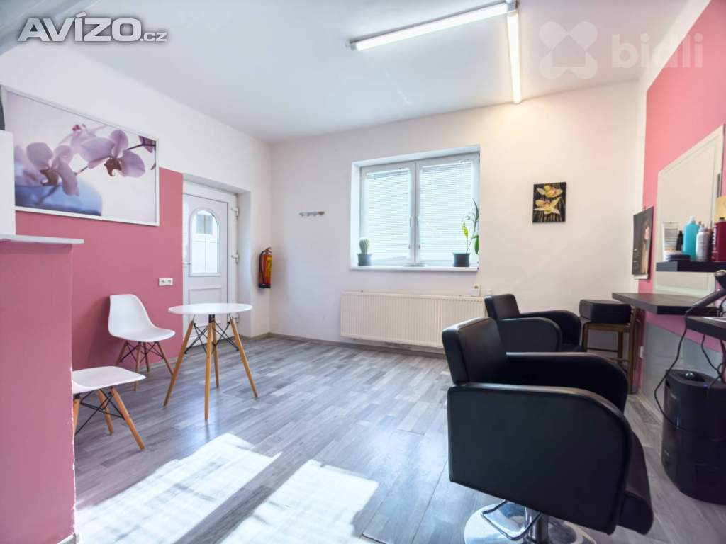 Foto inzerátu Prodej rodinného domu s pneuservisem a kadeřnictvím