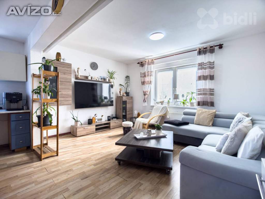 Foto inzerátu Prodej rodinného domu s pneuservisem a kadeřnictvím