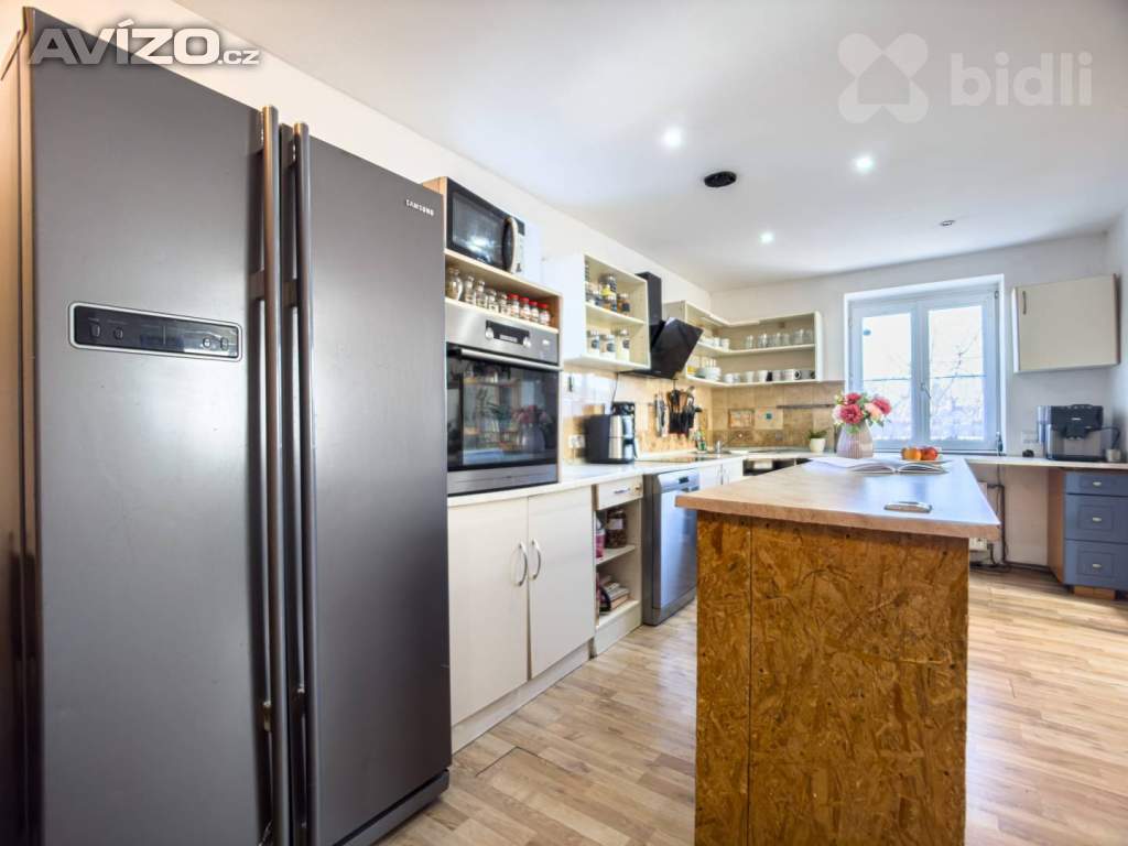 Foto inzerátu Prodej rodinného domu s pneuservisem a kadeřnictvím