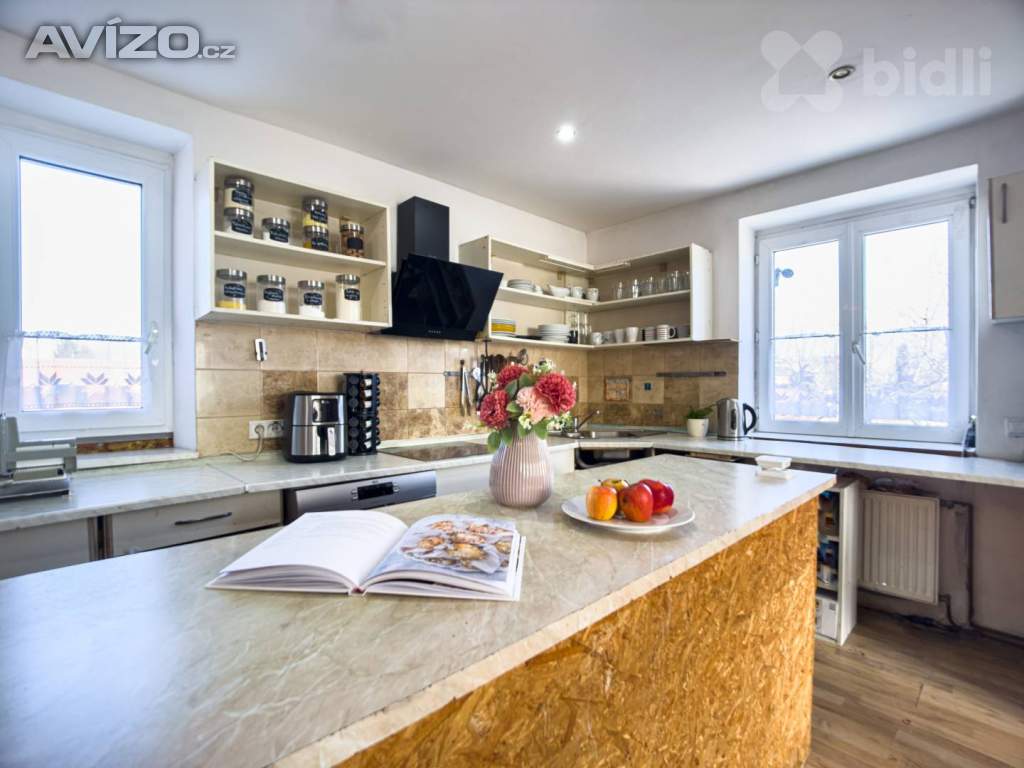 Foto inzerátu Prodej rodinného domu s pneuservisem a kadeřnictvím