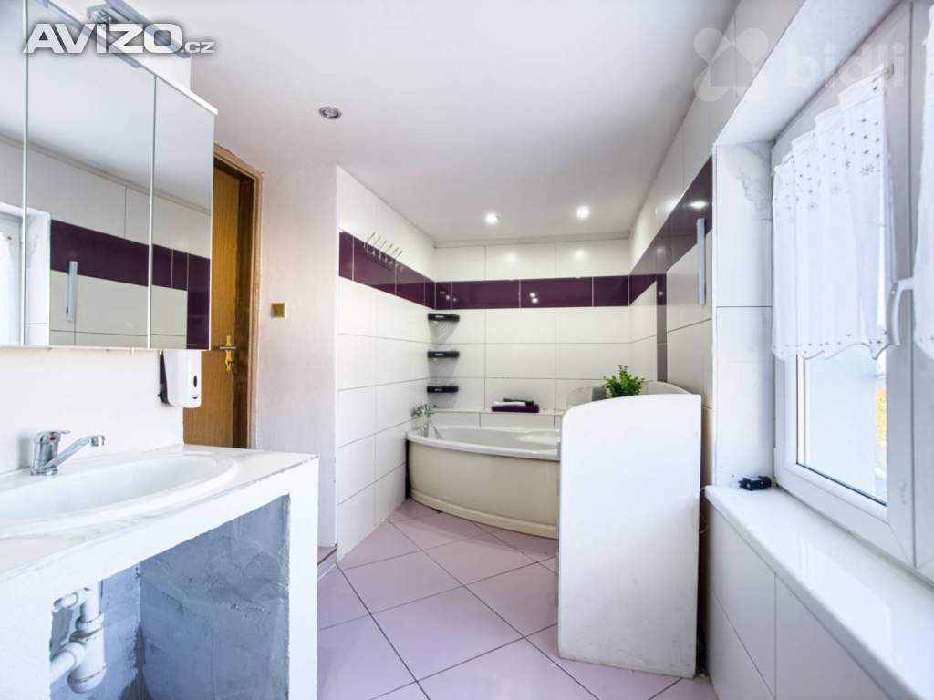 Foto inzerátu Prodej rodinného domu s pneuservisem a kadeřnictvím