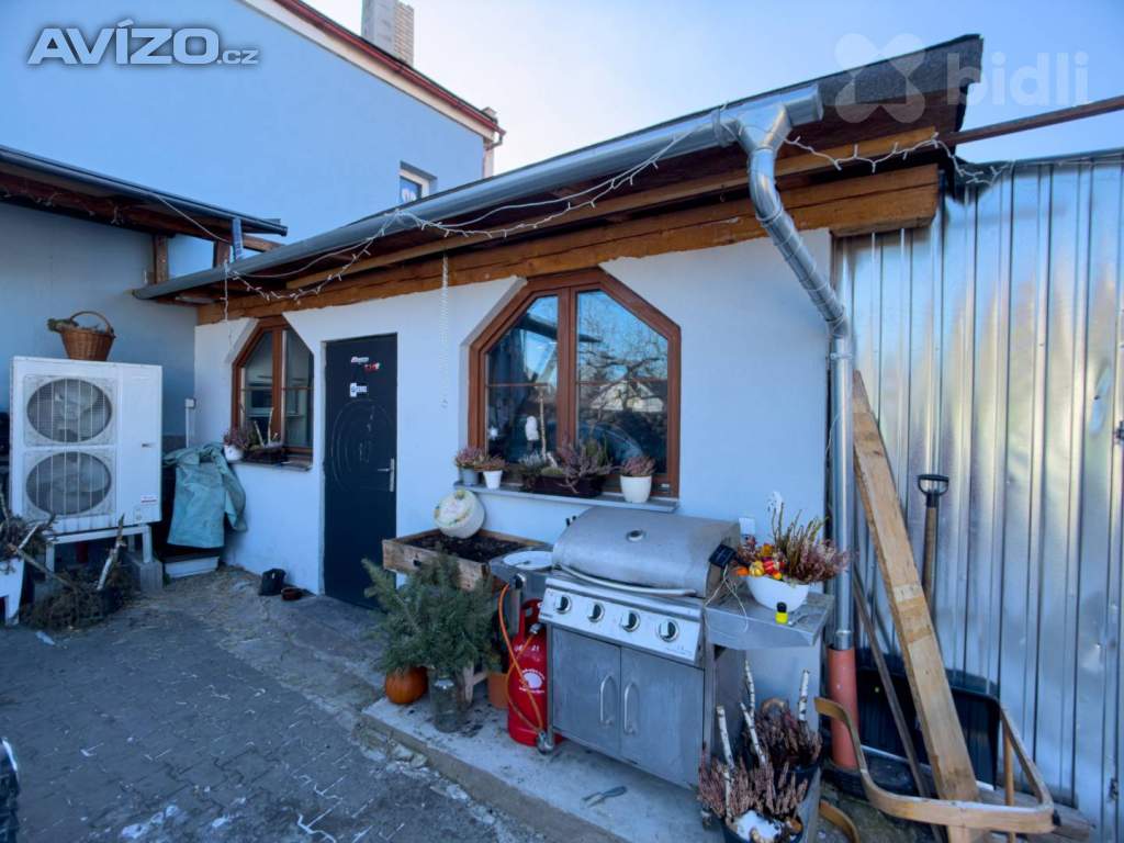 Foto inzerátu Prodej rodinného domu s pneuservisem a kadeřnictvím