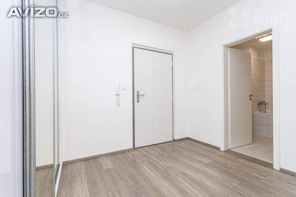 Foto inzerátu Prodej bytu1+kk 45m2 s předzahrádkou 50m2 + Park. stání 29m2, Nepomuckých Letňany