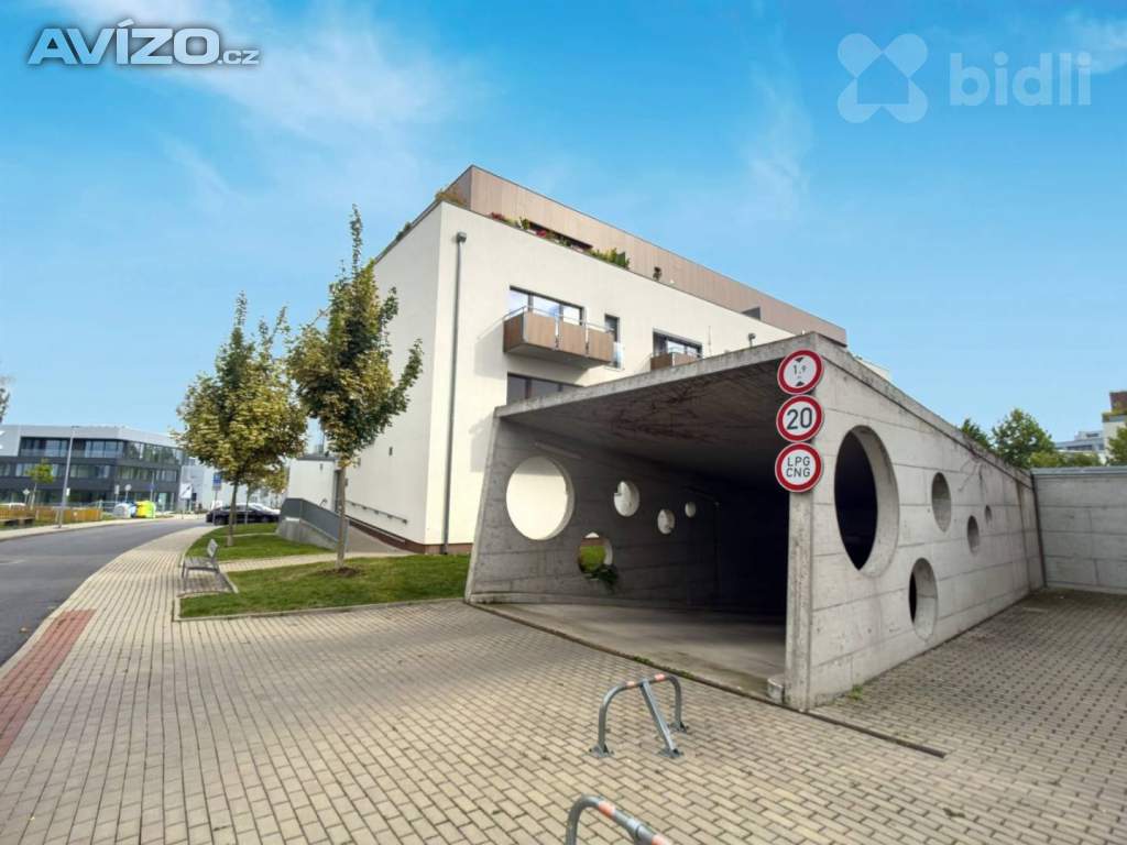 Foto inzerátu Prodej bytu1+kk 45m2 s předzahrádkou 50m2 + Park. stání 29m2, Nepomuckých Letňany