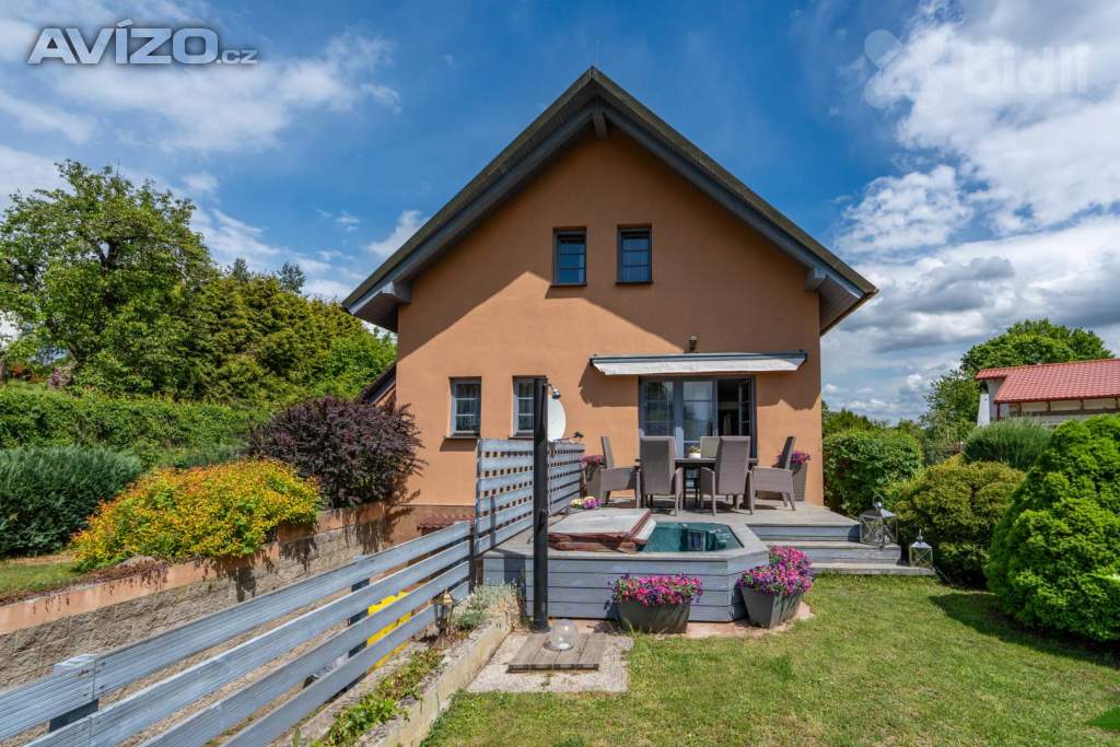 Foto inzerátu Elegantní rodinný dům uprostřed přírody s moderními technologiemi v Kamenici Ládví