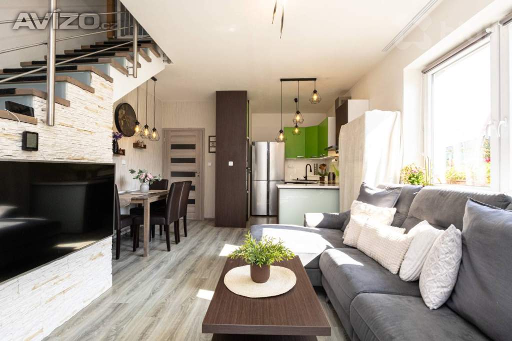 Foto inzerátu Prodej moderního bytu 3+kk se zahradou a bazénem, Polerady u Prahy