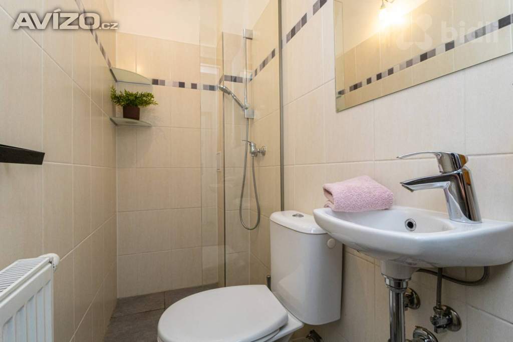 Foto inzerátu Prodej moderního bytu 3+kk se zahradou a bazénem, Polerady u Prahy