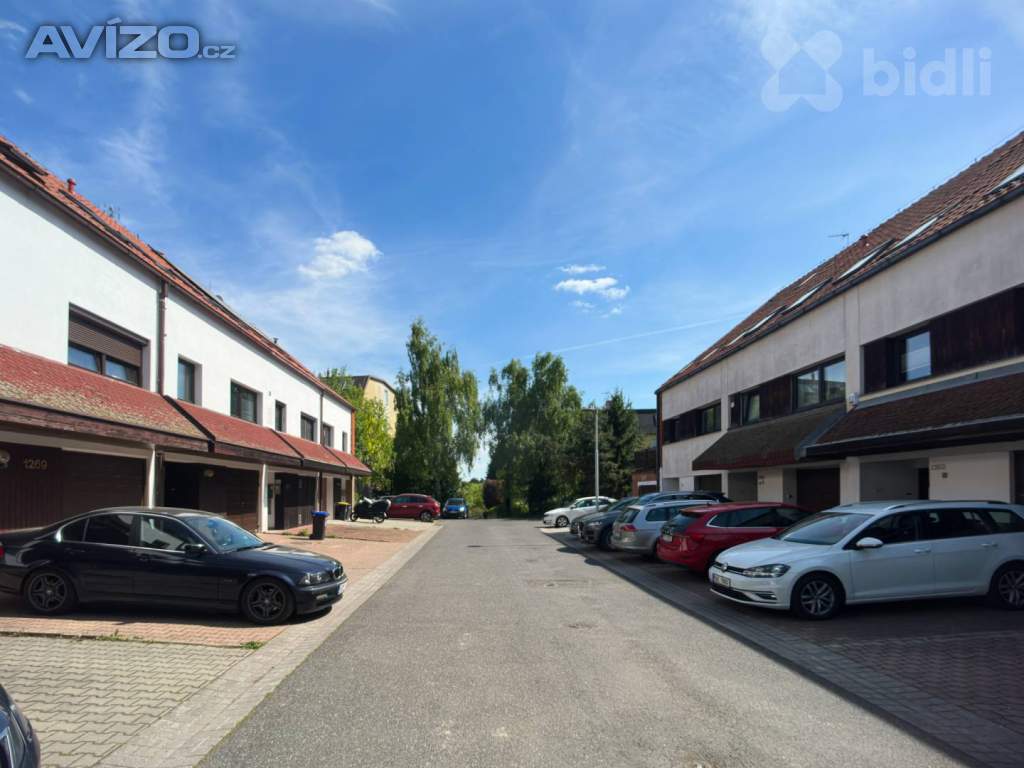 Foto inzerátu Prodej prostorného řadového RD 5+1 se zahradou, pozemek 253m2,Hostivice, Haklova