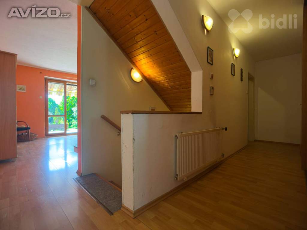 Foto inzerátu Prodej prostorného řadového RD 5+1 se zahradou, pozemek 253m2,Hostivice, Haklova