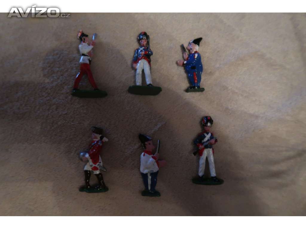 Foto inzerátu Cínoví vojáčci - rytíři, indiáni, pěchota, jízda , děla a další