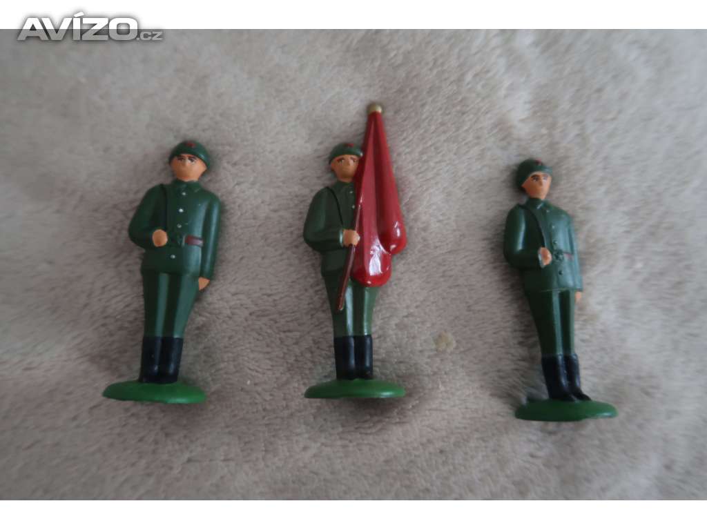 Foto inzerátu Cínoví vojáčci - rytíři, indiáni, pěchota, jízda , děla a další