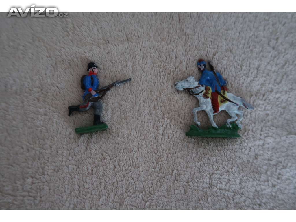 Foto inzerátu Cínoví vojáčci - rytíři, indiáni, pěchota, jízda , děla a další