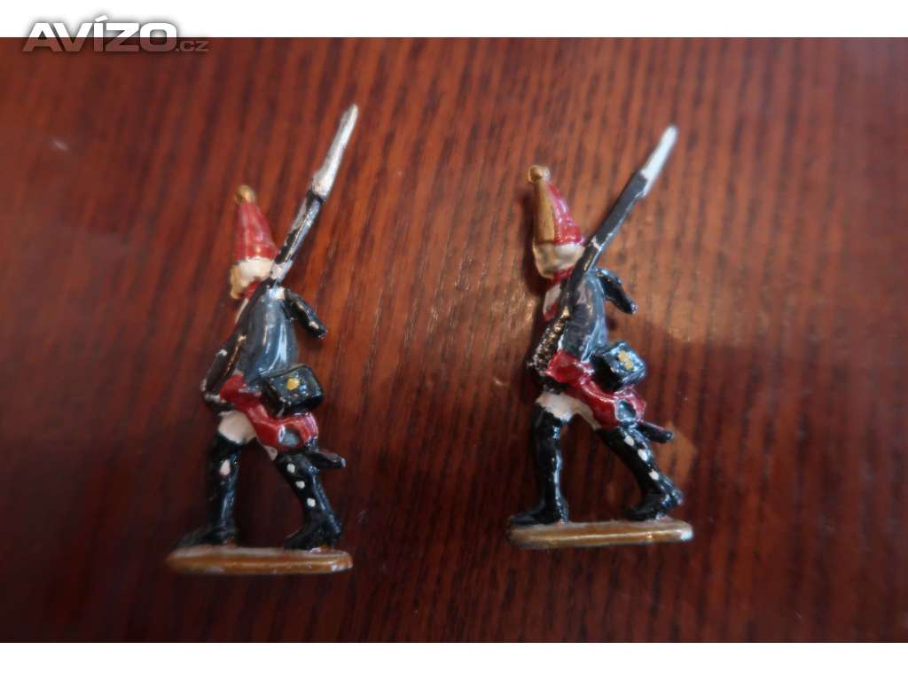 Foto inzerátu Cínoví vojáčci - rytíři, indiáni, pěchota, jízda , děla a další
