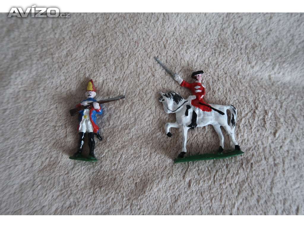 Foto inzerátu Cínoví vojáčci - rytíři, indiáni, pěchota, jízda , děla a další