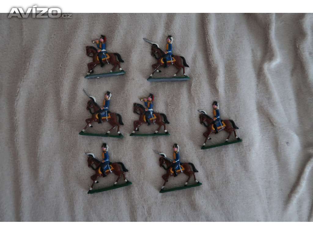Foto inzerátu Cínoví vojáčci - rytíři, indiáni, pěchota, jízda , děla a další