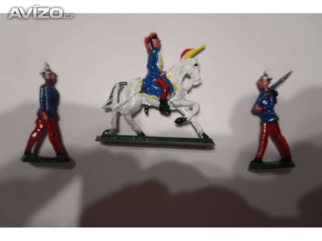 Foto inzerátu Cínoví vojáčci - rytíři, indiáni, pěchota, jízda , děla a další