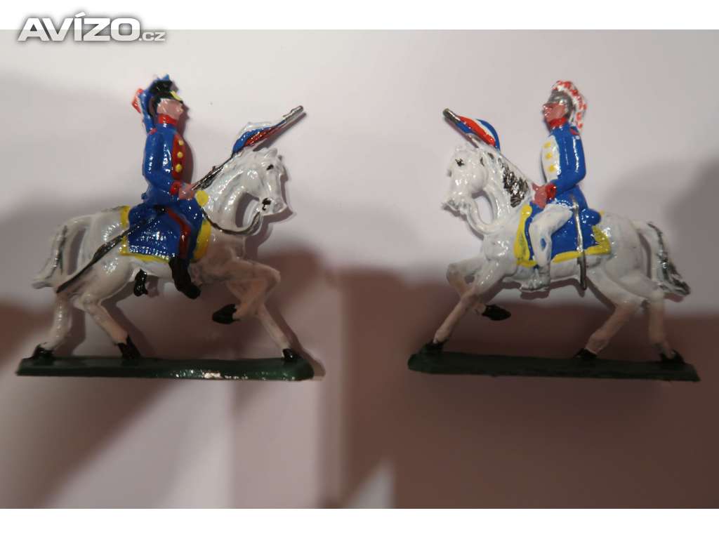 Foto inzerátu Cínoví vojáčci - rytíři, indiáni, pěchota, jízda , děla a další