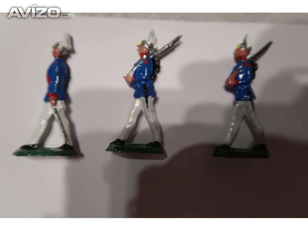 Foto inzerátu Cínoví vojáčci - rytíři, indiáni, pěchota, jízda , děla a další
