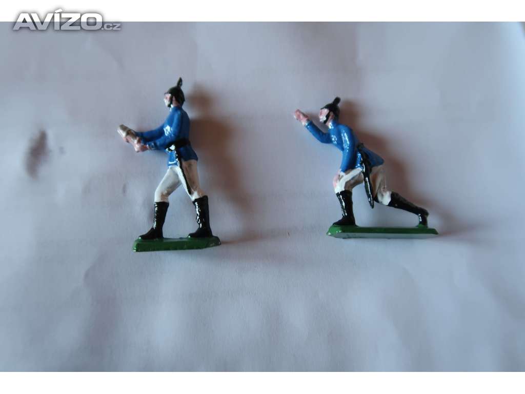 Foto inzerátu Cínoví vojáčci - rytíři, indiáni, pěchota, jízda , děla a další