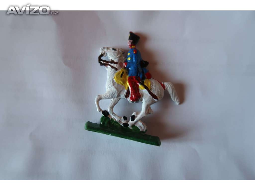 Foto inzerátu Cínoví vojáčci - rytíři, indiáni, pěchota, jízda , děla a další