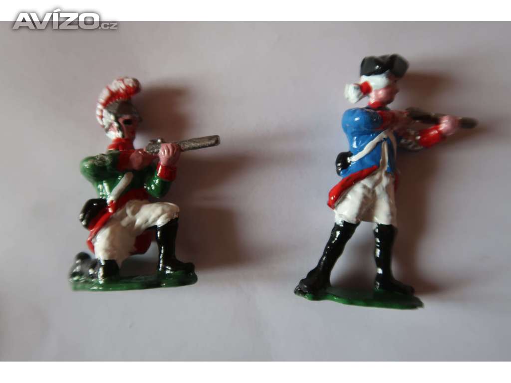 Foto inzerátu Cínoví vojáčci - rytíři, indiáni, pěchota, jízda , děla a další
