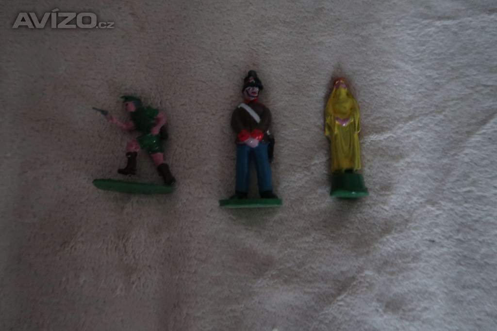 Foto inzerátu Cínoví vojáčci - rytíři, indiáni, pěchota, jízda , děla a další