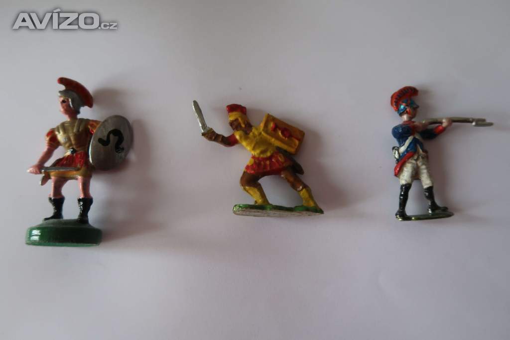 Foto inzerátu Cínoví vojáčci - rytíři, indiáni, pěchota, jízda , děla a další