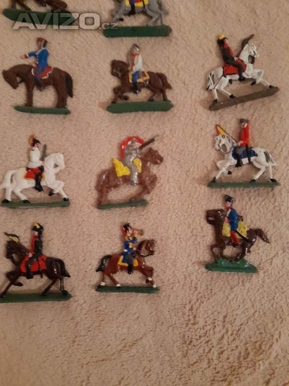 Foto inzerátu Cínoví vojáčci - rytíři, indiáni, pěchota, jízda , děla a další