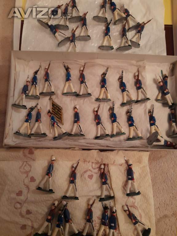 Foto inzerátu Cínoví vojáčci - rytíři, indiáni, pěchota, jízda , děla a další