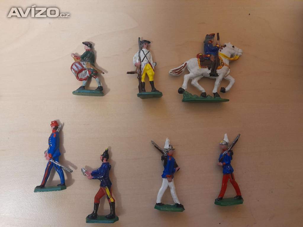 Foto inzerátu Cínoví vojáčci - rytíři, indiáni, pěchota, jízda , děla a další