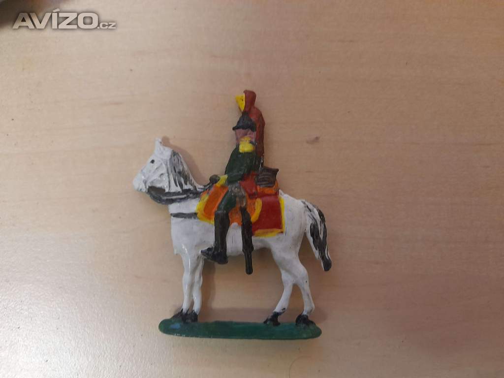 Foto inzerátu Cínoví vojáčci - rytíři, indiáni, pěchota, jízda , děla a další