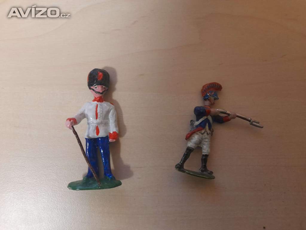 Foto inzerátu Cínoví vojáčci - rytíři, indiáni, pěchota, jízda , děla a další