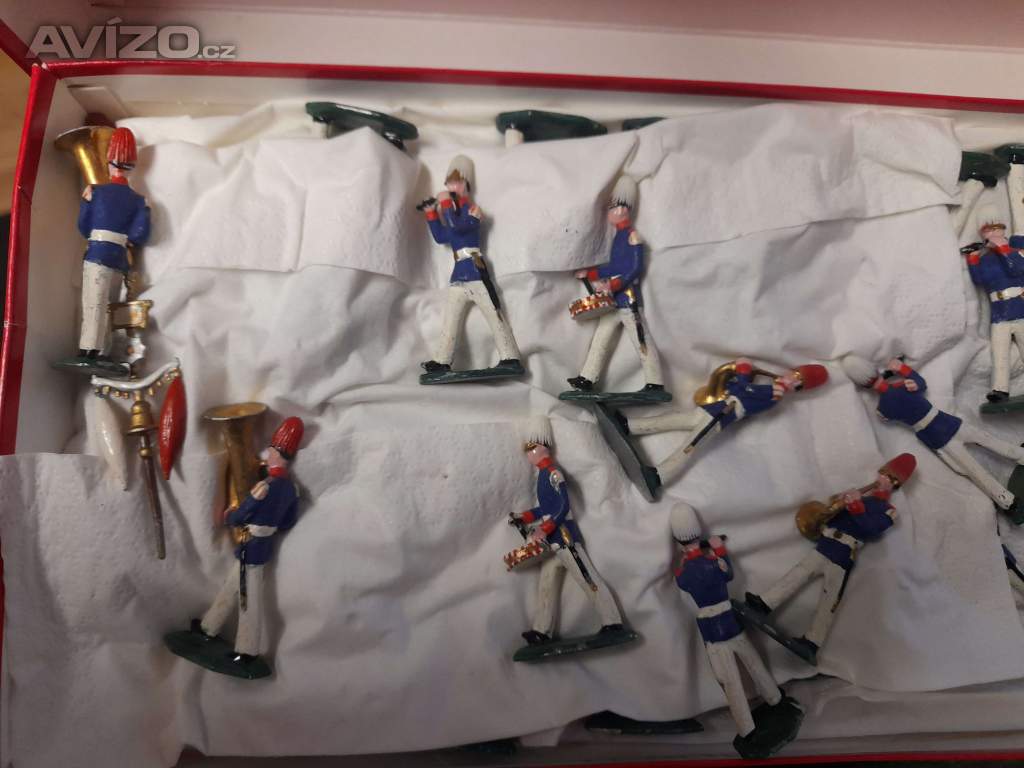 Foto inzerátu Cínoví vojáčci - rytíři, indiáni, pěchota, jízda , děla a další