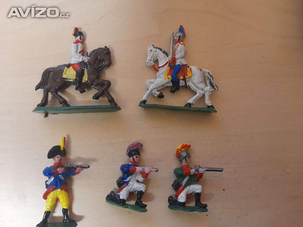 Foto inzerátu Cínoví vojáčci - rytíři, indiáni, pěchota, jízda , děla a další