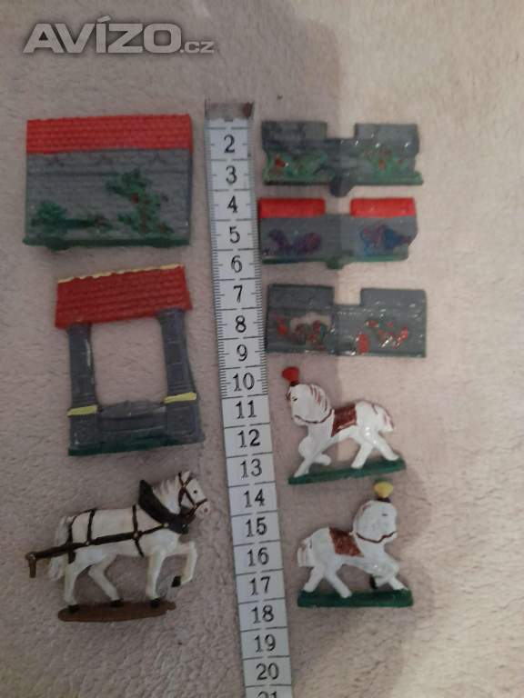 Foto inzerátu Cínoví vojáčci - rytíři, indiáni, pěchota, jízda , děla a další