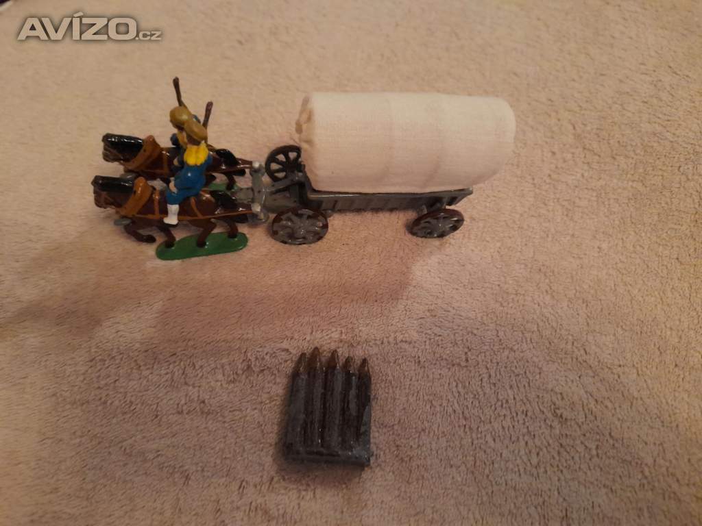 Foto inzerátu Cínoví vojáčci - rytíři, indiáni, pěchota, jízda , děla a další