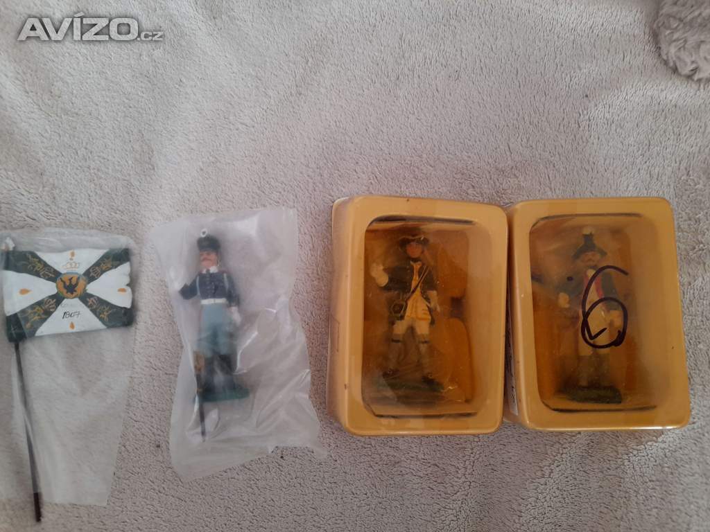 Foto inzerátu Cínoví vojáčci - rytíři, indiáni, pěchota, jízda , děla a další