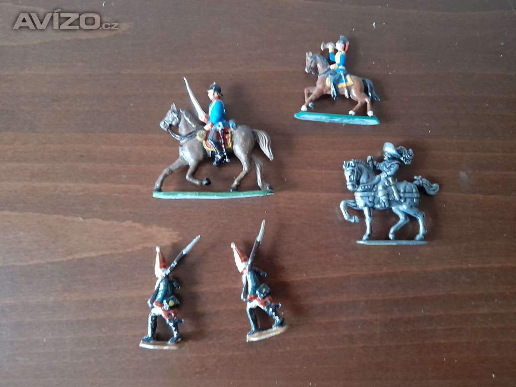 Foto inzerátu Cínoví vojáčci - rytíři, indiáni, pěchota, jízda , děla a další
