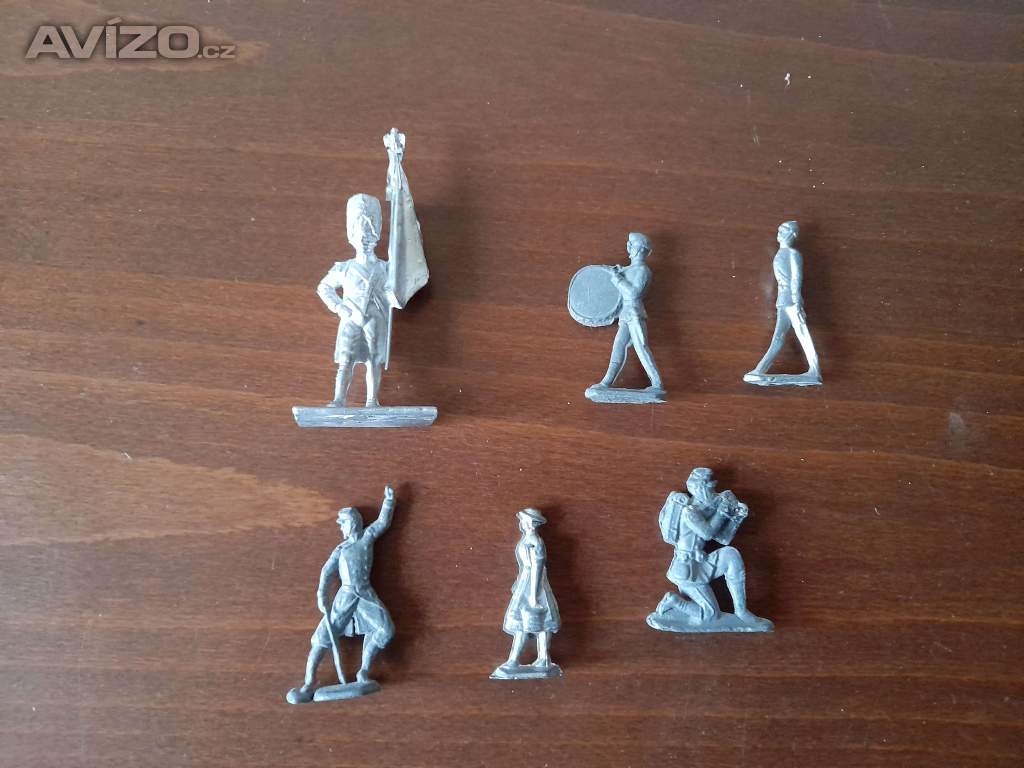 Foto inzerátu Cínoví vojáčci - rytíři, indiáni, pěchota, jízda , děla a další