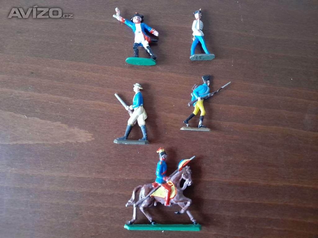 Foto inzerátu Cínoví vojáčci - rytíři, indiáni, pěchota, jízda , děla a další