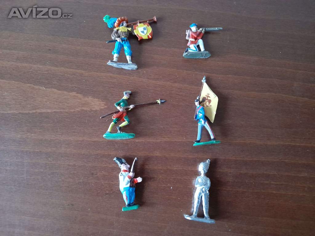 Foto inzerátu Cínoví vojáčci - rytíři, indiáni, pěchota, jízda , děla a další