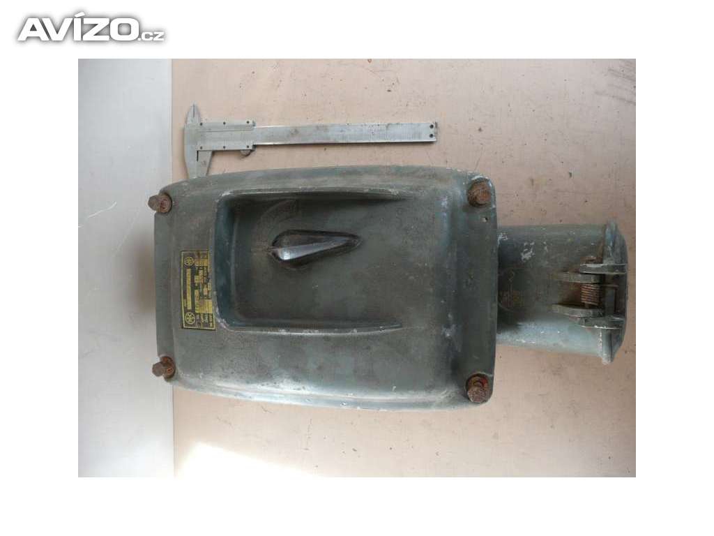 Elektricý třífázový vypínač s jištěním a zásuvkou