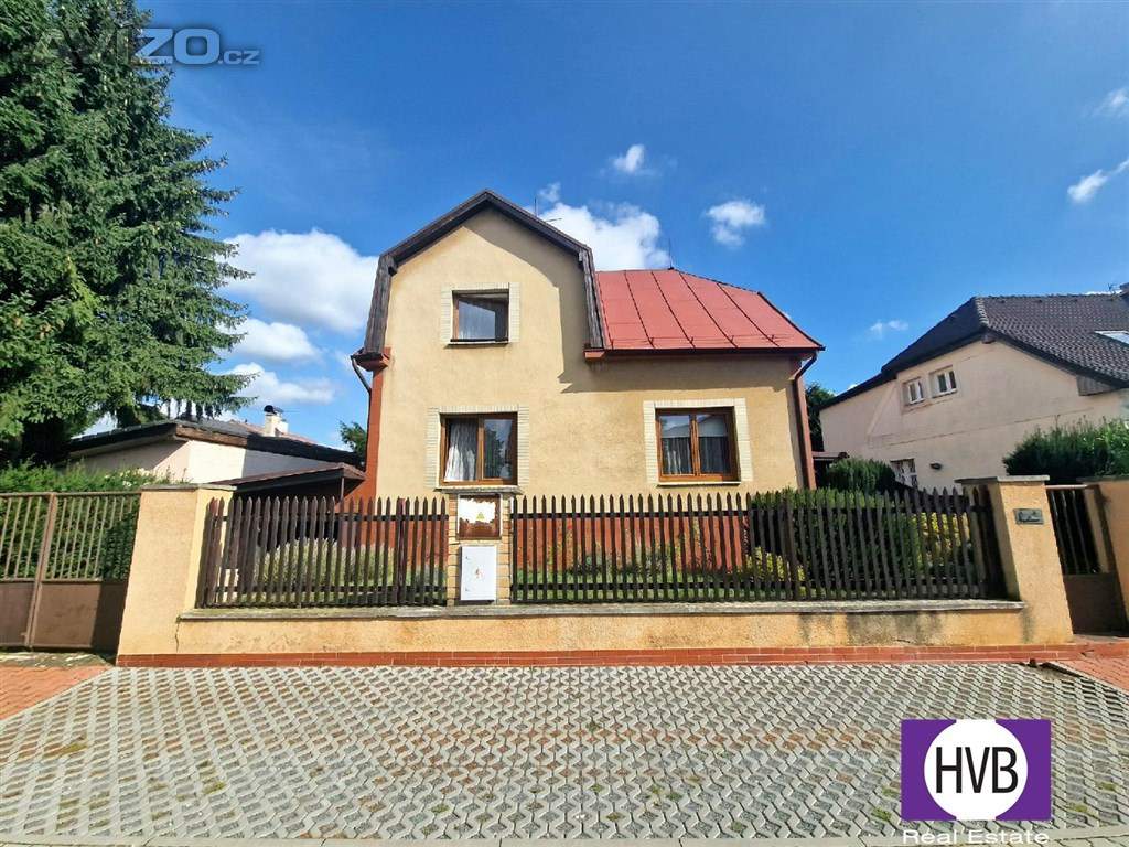 Prodej rodinného domu 5+1/2T/G 174m2, pozemek 744m2, Suchdol - Praha 6