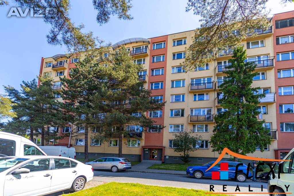 Prodej bytu 2+1 s balkónem, ul. Centrum Karviná, výhled na Beskydy.