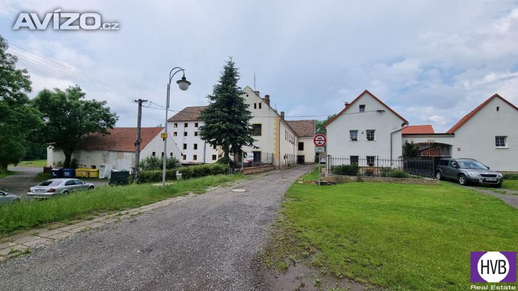 Prodej komerčního areálu 6.674 m², Královice u Zlonic, okres Kladno