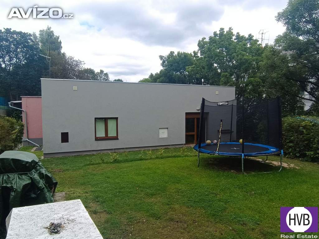 Prodej  domu s byty 3+kk 89 m2 a 4+kk 101 m2, se zahradou a garáží, Luby, okr. Cheb