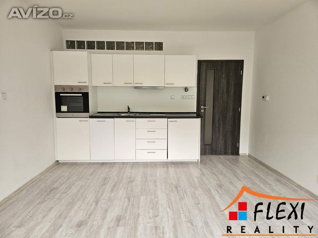 Pronájem klimatizovaného bytu 1+kk, 30 m2, ul. J. Opletala, Frýdek-Místek